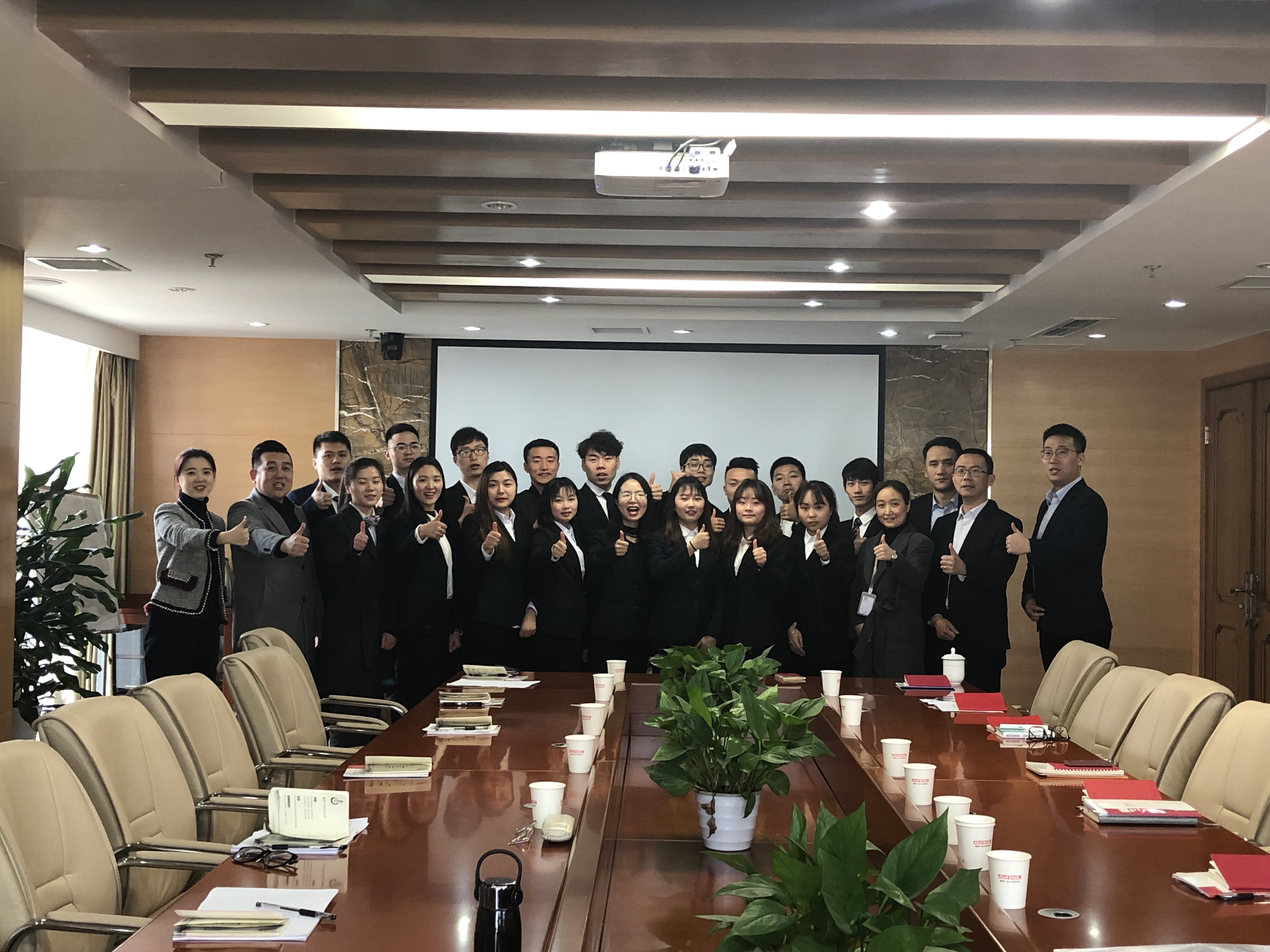 以德为先、文化认同、坚持梦想、共赢未来