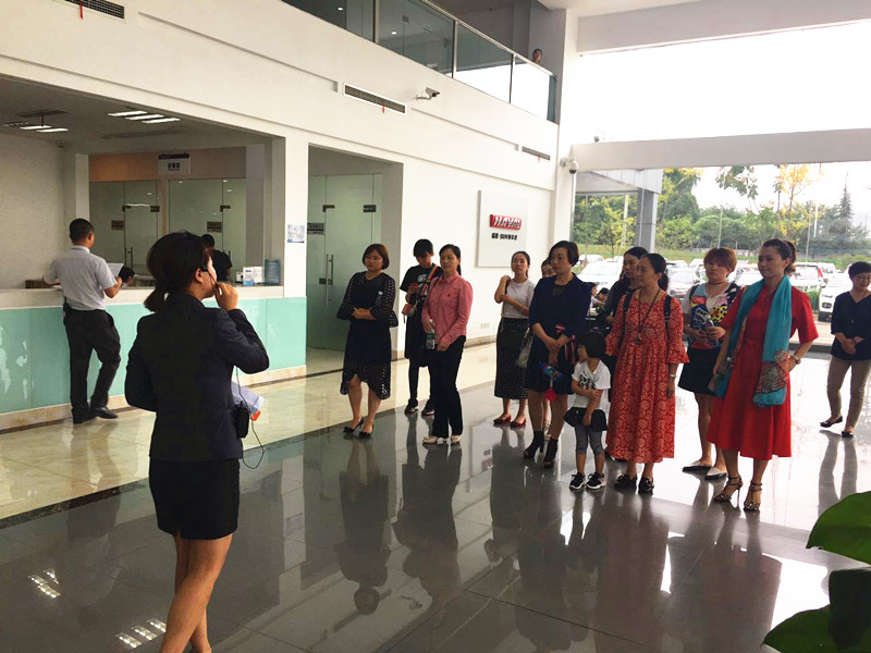 1507890688794869XZYe.jpg 参观龙泉店.jpg