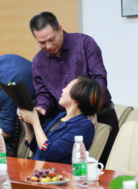 15078907797855763LvZ.png 送鲜花.png