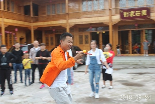 1538032500757052BB01.jpg 21.jpg