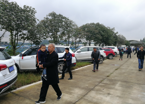 1540883862171370JY7z.png 下车.png