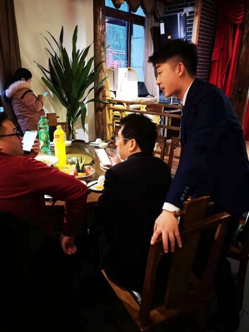 1551171100938327Z8IW.jpg 贴心的交谈.jpg